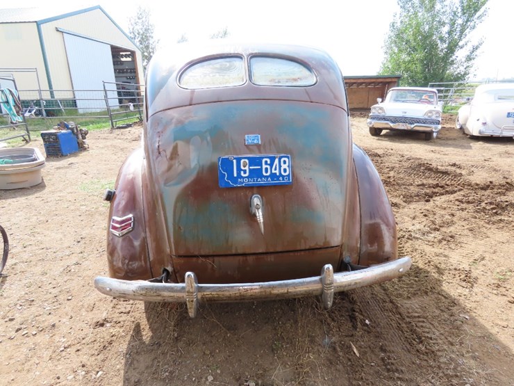 1940-ford-deluxe-survivor-4dr-sedan-image-7