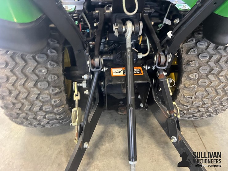 2014-john-deere-1025r-image-13