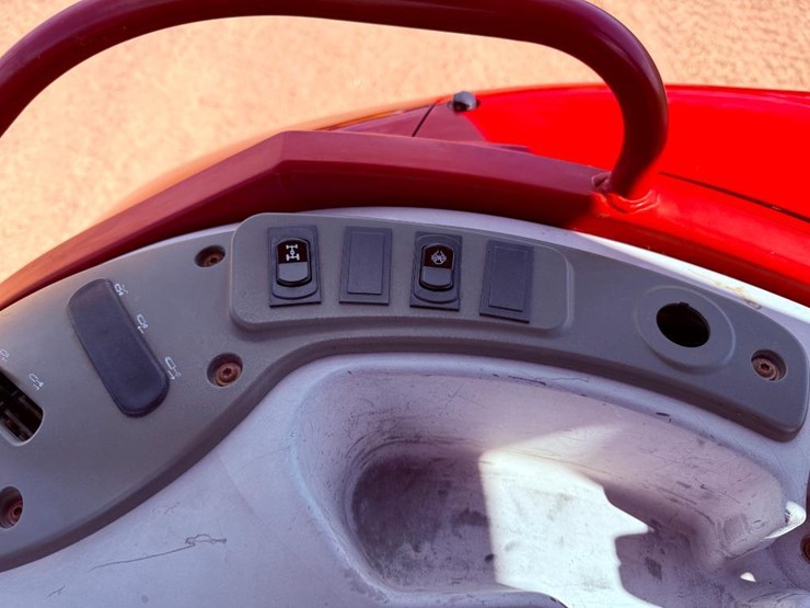 2016-case-ih-farmall-130a-image-50