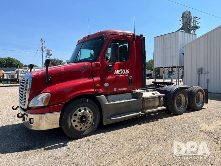 2013-freightliner-cascadia-day-cab-truck-(jn2570,-unit-4038)-image-20