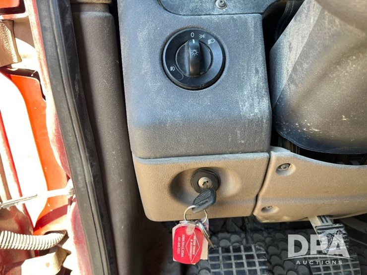 2013-freightliner-cascadia-day-cab-truck-(jn2570,-unit-4038)-image-61
