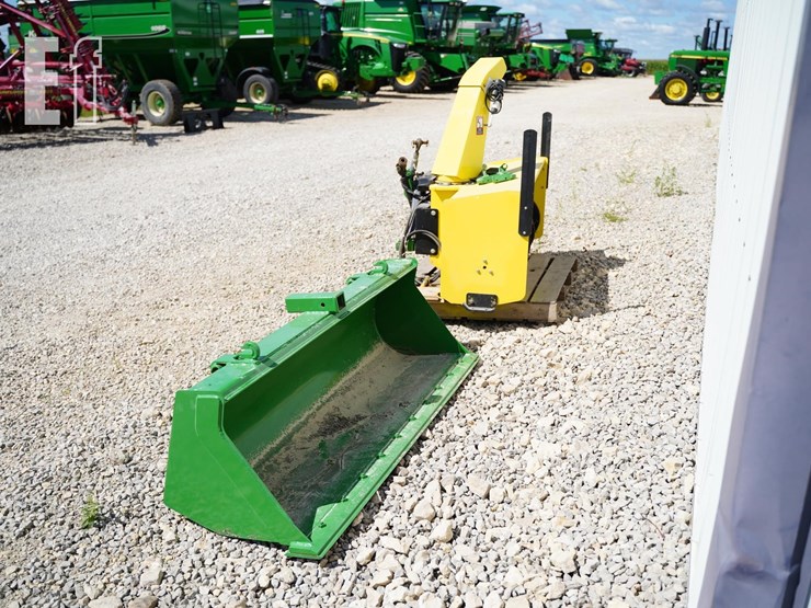 2014-john-deere-3033r-image-37