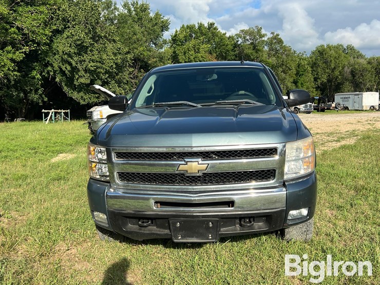 2011-chevrolet-silverado-1500-lt-image-2