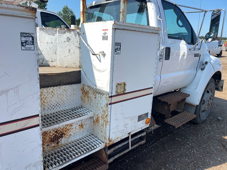 2008-ford-f750-image-23