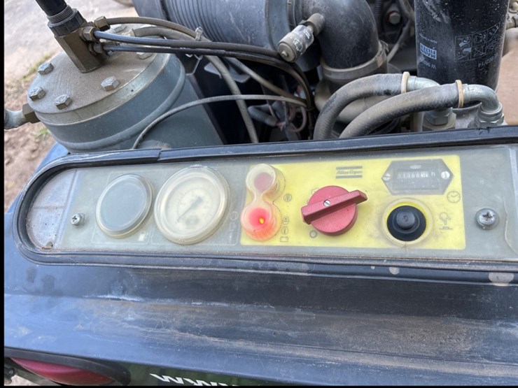 2013-chicago-pneumatic-cps-185-diesel-mobile-air-compressor-image-10
