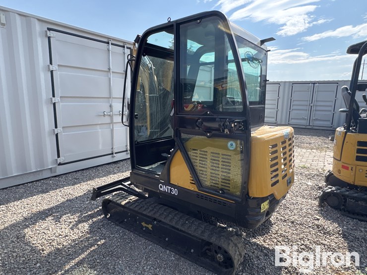 2025-agt-qnt30-mini-excavator-image-7