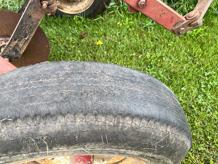 #7468-•-international-harvester-multi-bottom-plow-image-15