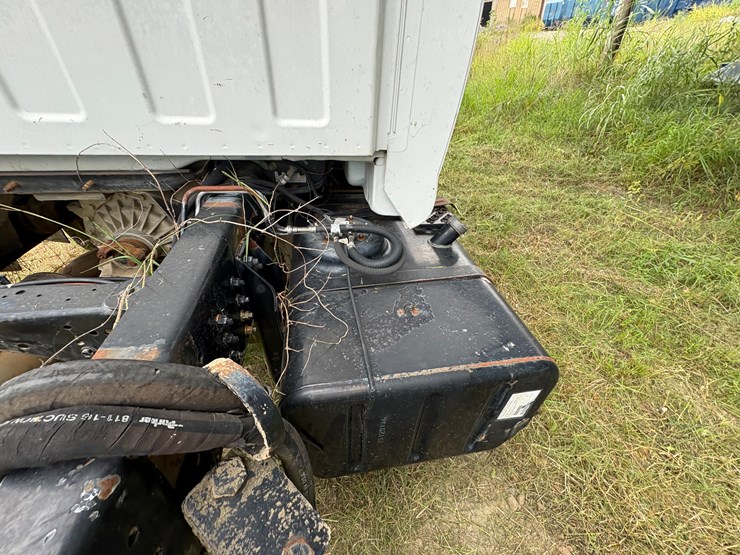 #48-•-#25351-•-inop-2005-gmc-c7500-t/a-daycab-truck-tractor-vin:-1gdm7c1395f500732-image-25
