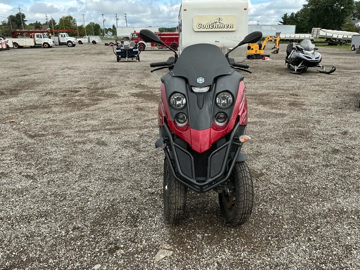#2350-•-2009-piaggio-mp3-three-wheeled-scooter*-image-8