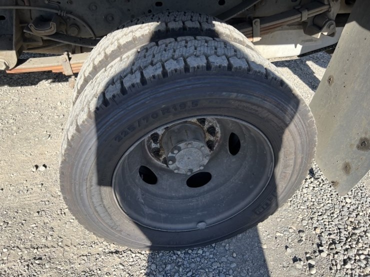 2014-ford-f550-image-15