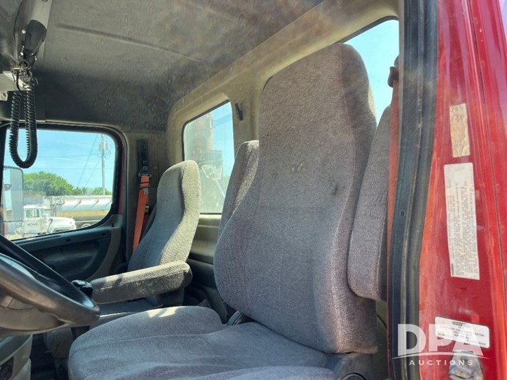 2013-freightliner-cascadia-day-cab-truck-(jn2570,-unit-4038)-image-57