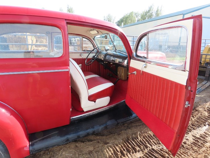 1940-ford-deluxe-2dr-sedan-image-12