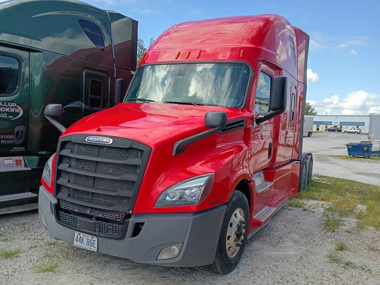 2019-freightliner-cascadia-126-image-1
