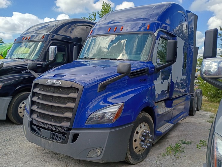 2019-freightliner-cascadia-126-image-1