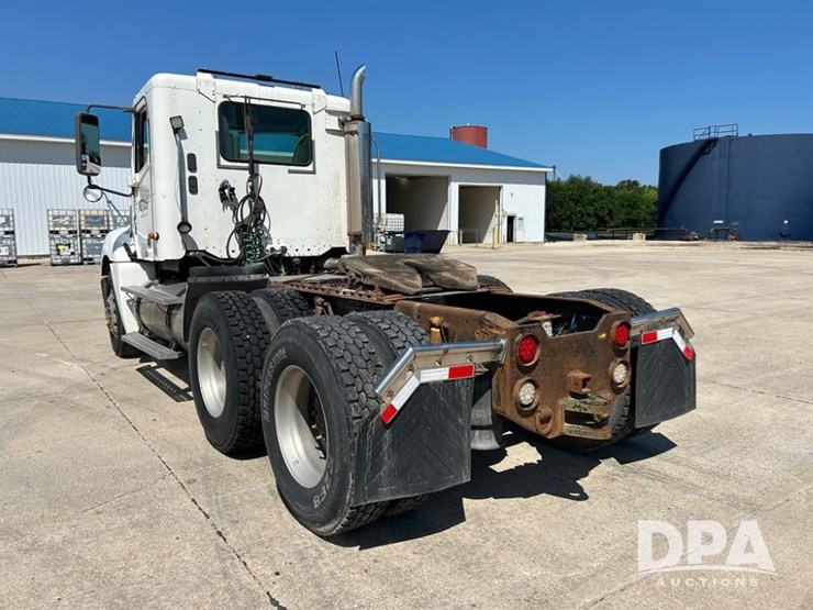 2004-freightliner-columbia-day-cab-truck-(cp0611,-unit-4014)-image-7