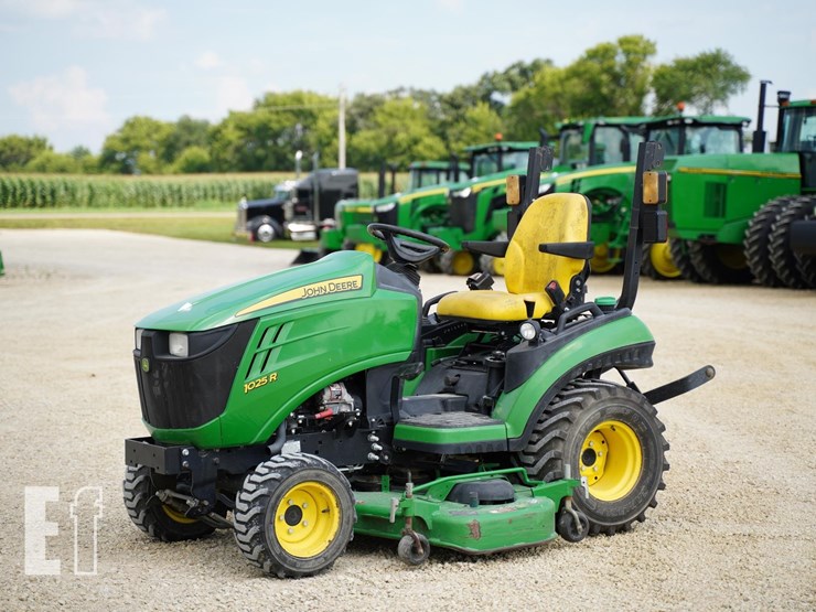 2019-john-deere-1025r-image-1