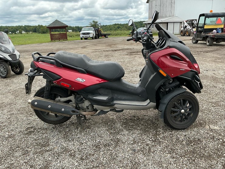 #2350-•-2009-piaggio-mp3-three-wheeled-scooter*-image-6