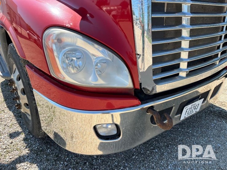 2013-freightliner-cascadia-day-cab-truck-(jn2570,-unit-4038)-image-28
