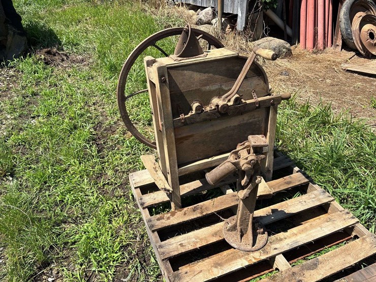 hocking-valley-corn-sheller-and-jack-image-1