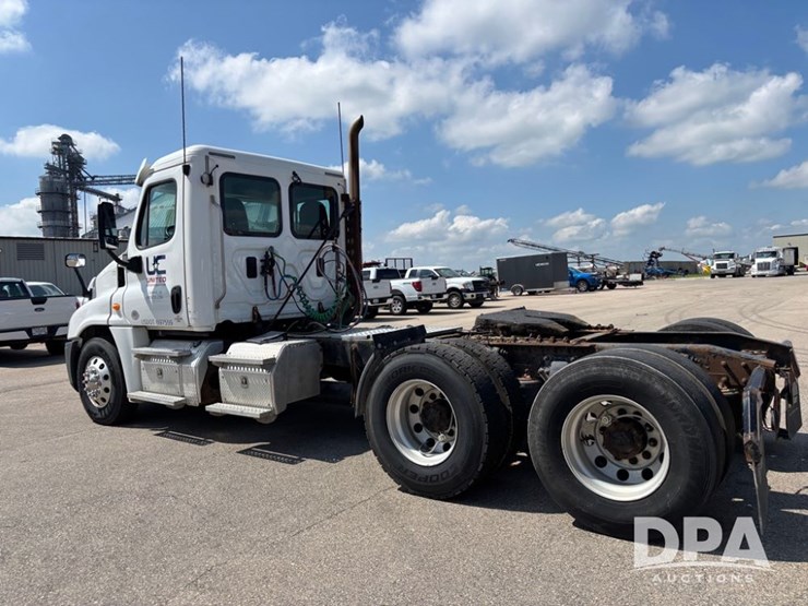2013-freightliner-truck-(dr11874-unit-771)-image-8