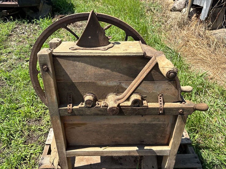 hocking-valley-corn-sheller-and-jack-image-9