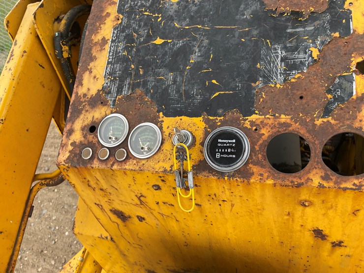 2007-deere-24a-image-16