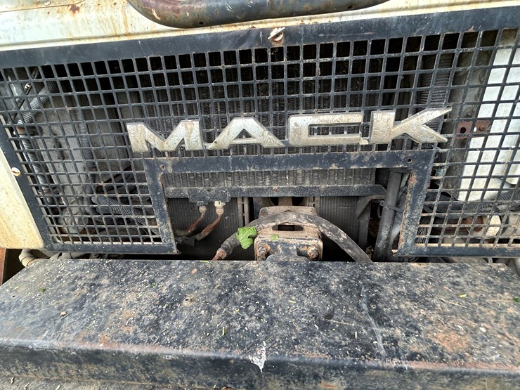 #46-•-#25939-•-inop-2003-mack-mr-t/a-daycab-garbage-truck-vin:-1m2k185c33m009372-image-33