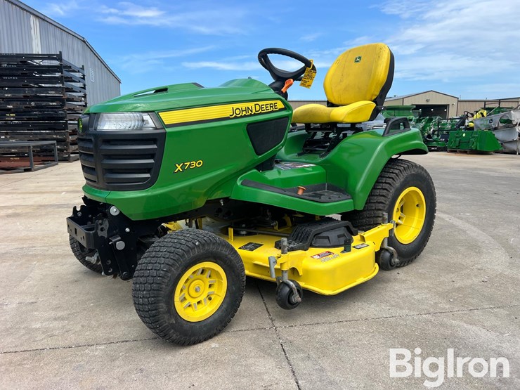 2020-john-deere-x730-image-8
