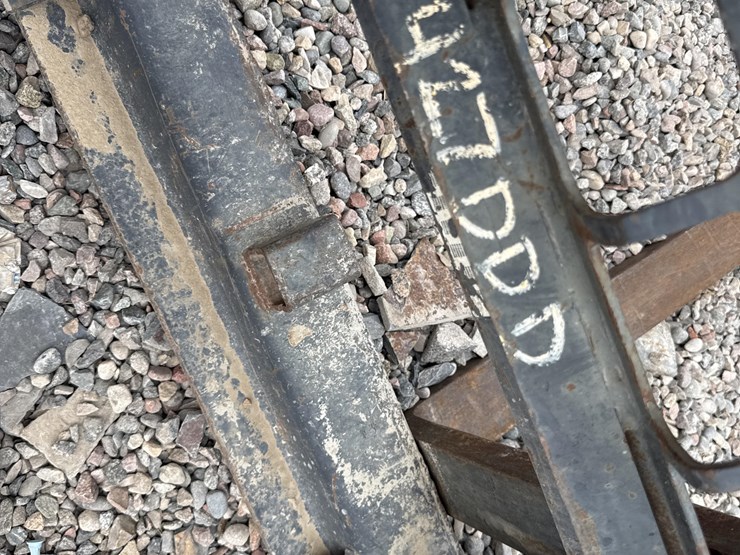 4'-compact-track-loader-pallet-forks-image-16