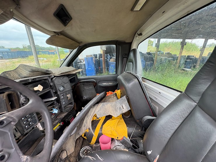 #48-•-#25351-•-inop-2005-gmc-c7500-t/a-daycab-truck-tractor-vin:-1gdm7c1395f500732-image-43