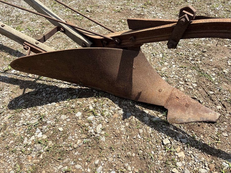 mccormick-deering-no.-415-7”-walking-plow-image-14