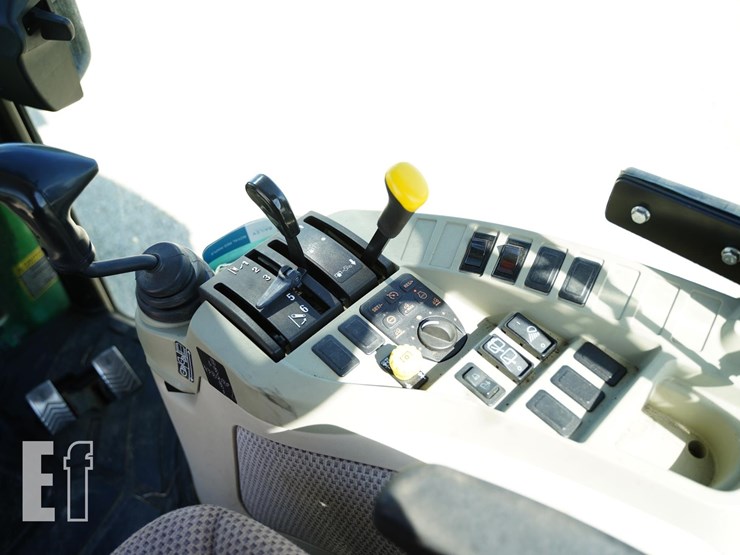 2014-john-deere-3033r-image-31