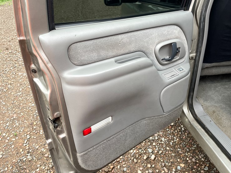 2000-chevrolet-3500-image-13