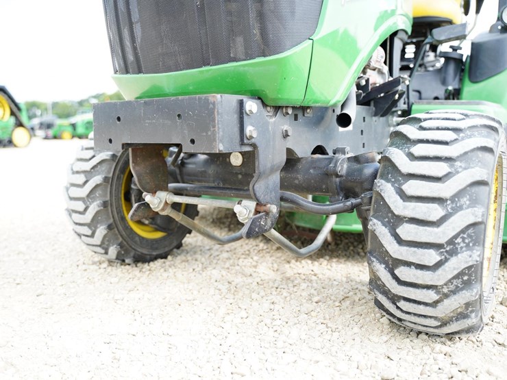 2019-john-deere-1025r-image-13