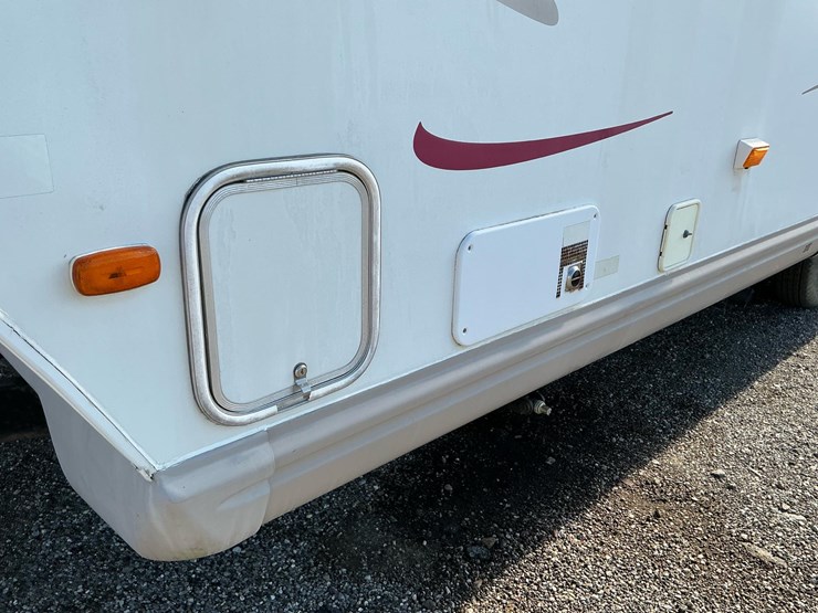 #2252-•-coachmen-futura-2000-travel-trailer*-image-13