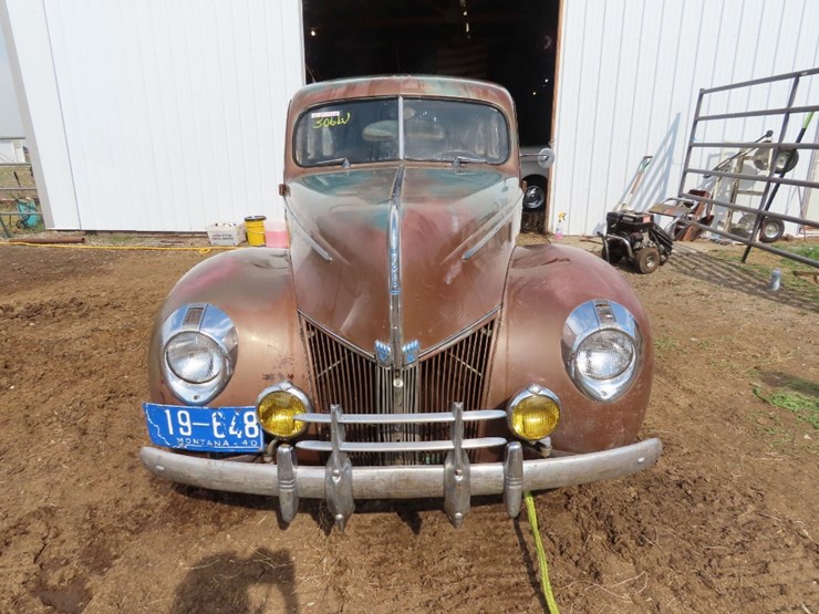 1940-ford-deluxe-survivor-4dr-sedan-image-2