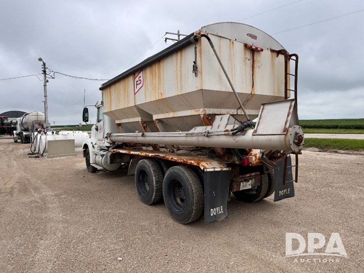 2004-ihc-9400i-dry-tender-truck-(gp11023,-unit-193)-image-14