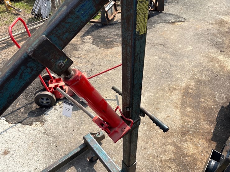 1,500lb-capacity-portable-engine-hoist-image-5
