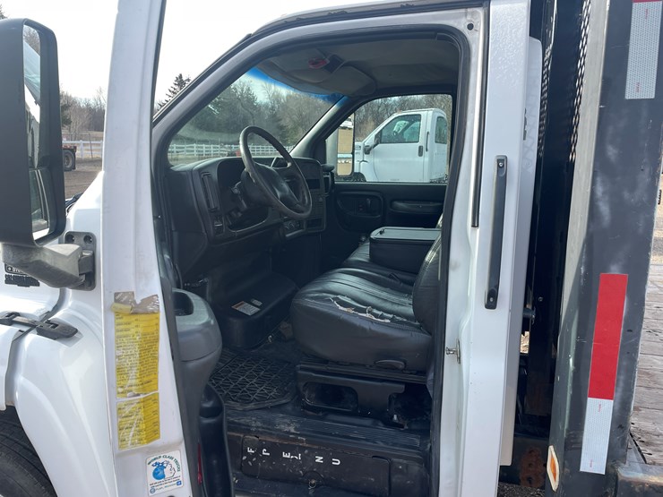 2005-gmc-5500-image-19