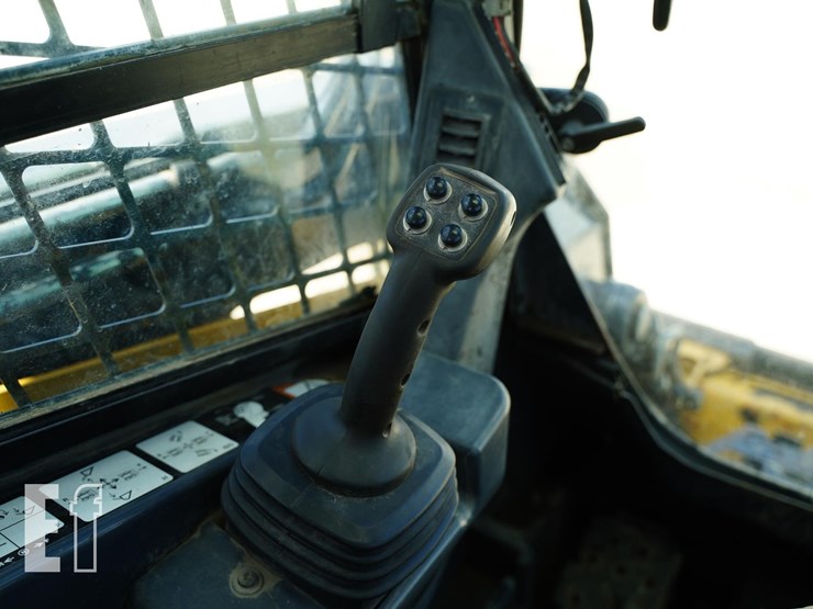 2015-deere-333e-image-31
