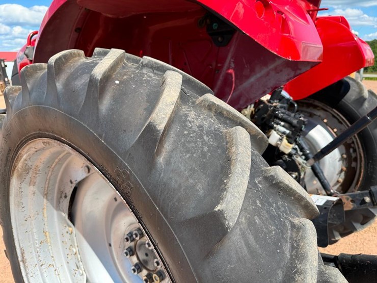 2016-case-ih-farmall-130a-image-7