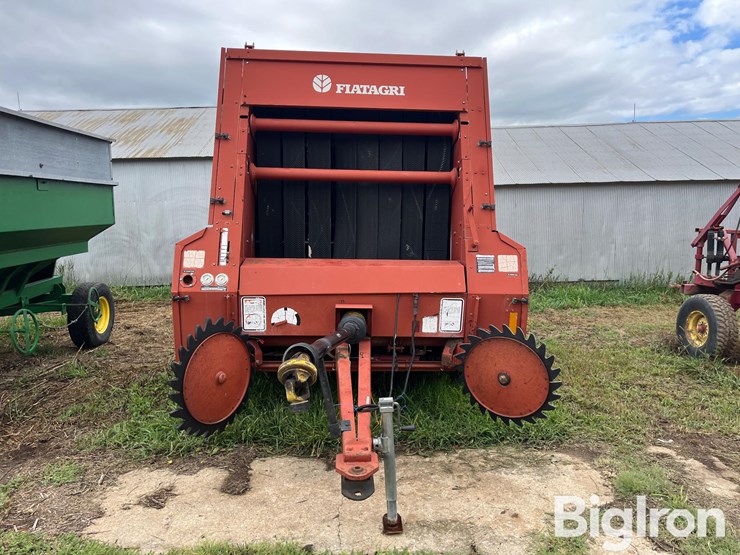 hesston-560-image-2