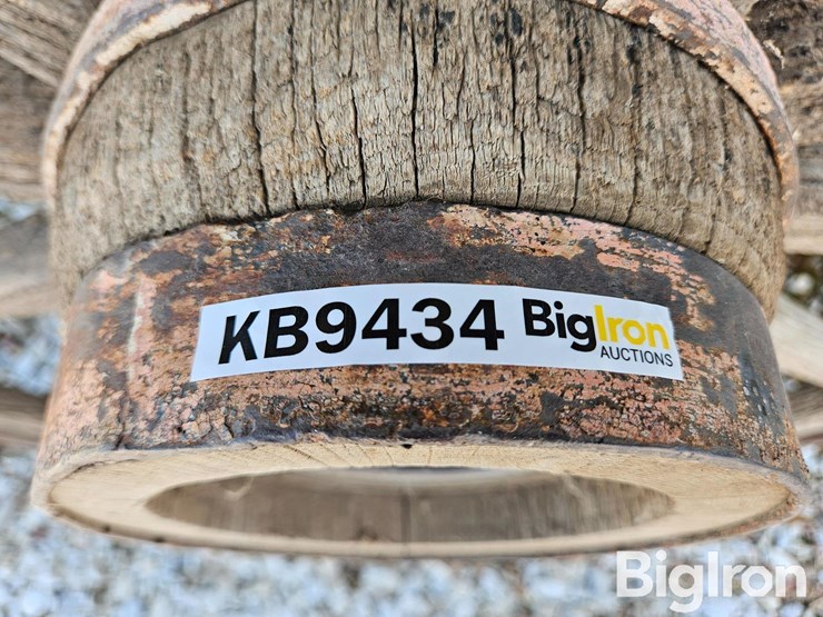 wooden-western-wagon-wheel-image-8