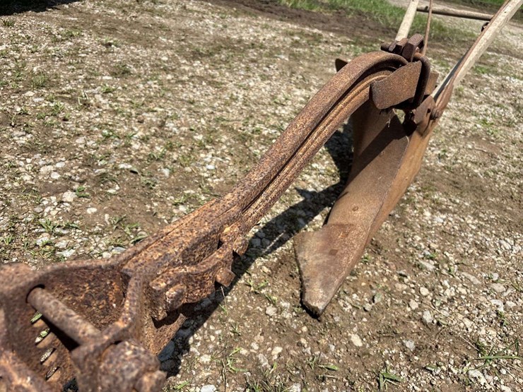 mccormick-deering-no.-415-7”-walking-plow-image-12