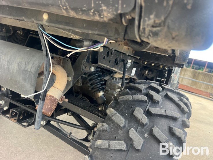 2017-john-deere-gator-image-11