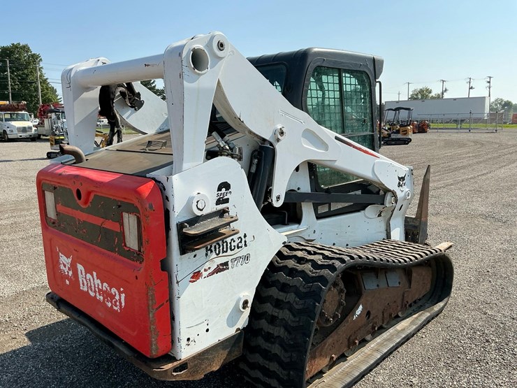 2015-bobcat-t770-image-25