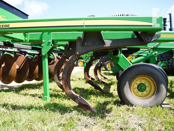 2014-john-deere-2720-image-19