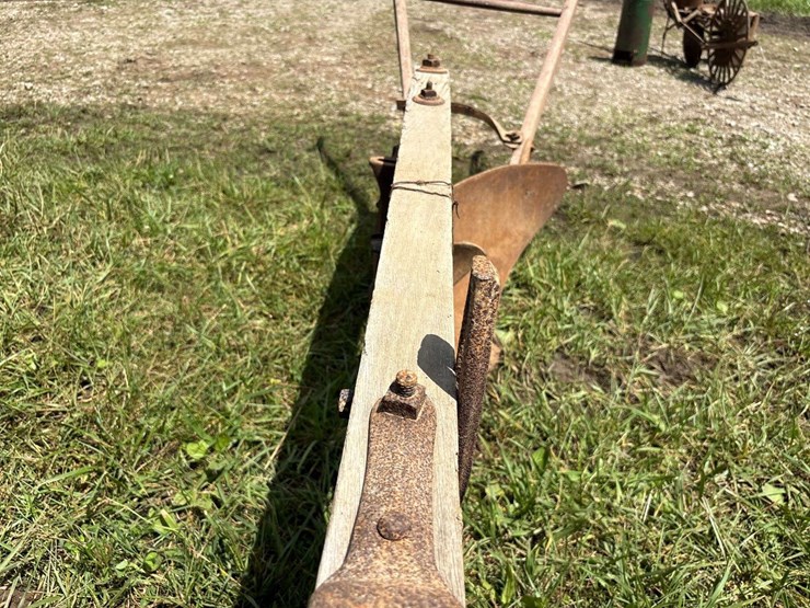 oliver-404-13”-walking-plow-image-13