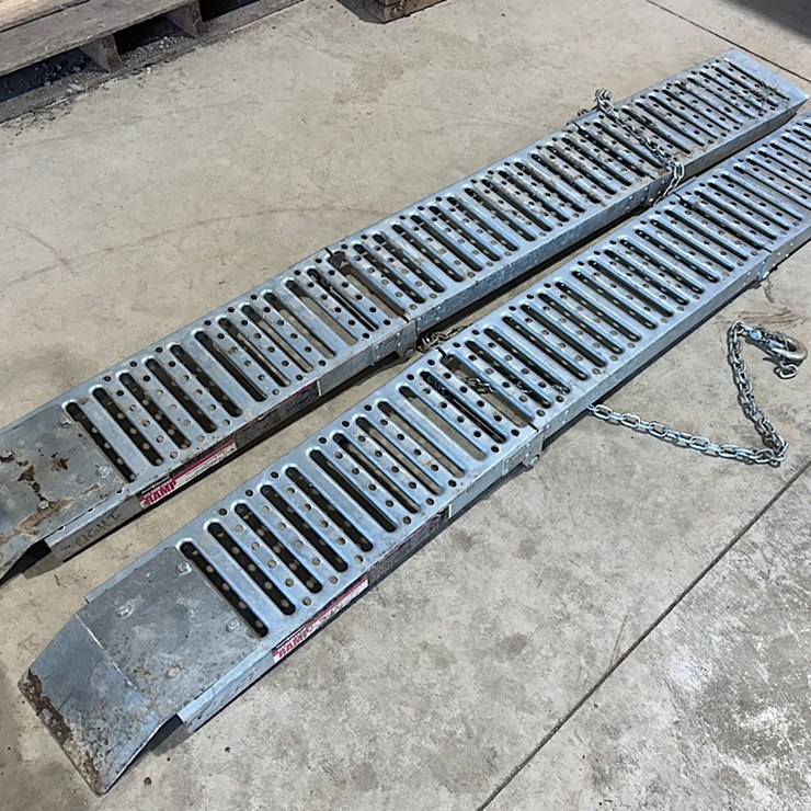 HAULMASTER TRI-FOLD ALUMINUM RAMPS
