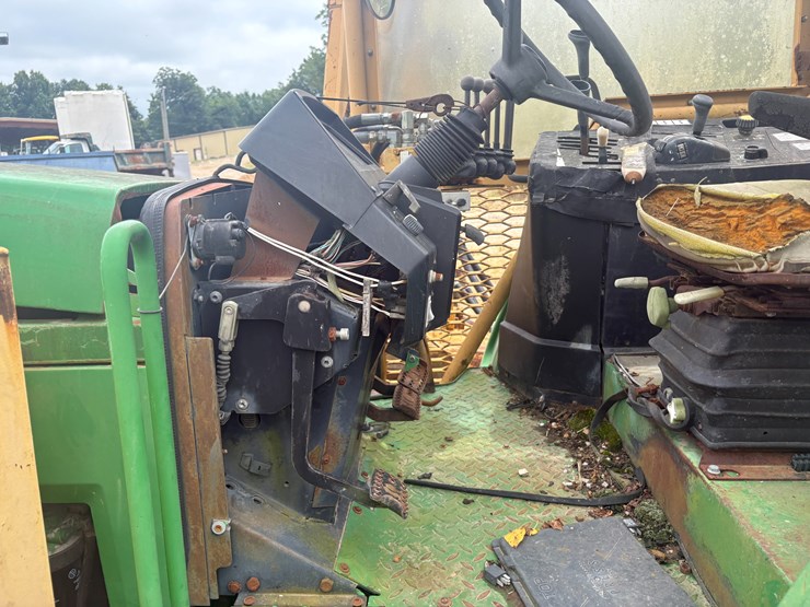 2000-john-deere-6310-image-42